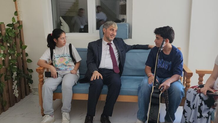 Müdür Yılmaz yetenek sınavlarına giren öğrencilere moral verdi