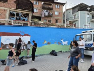 Genç yetenekler duvarları sanat eserine dönüştürdü