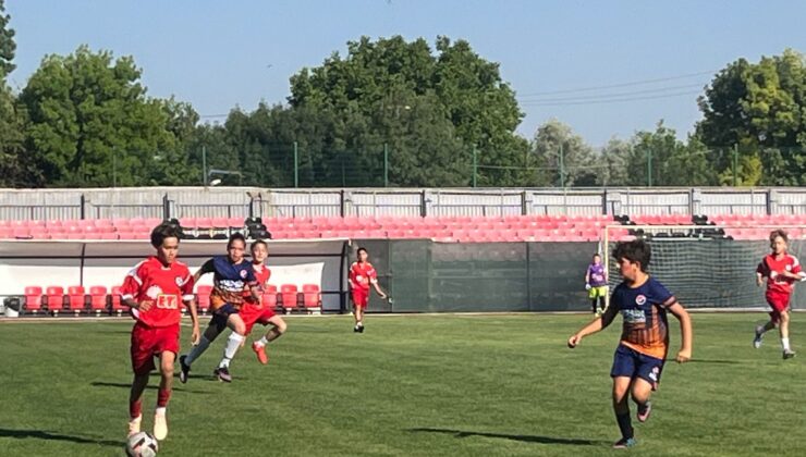 Miniminikler Futbol Şöleni’ne büyük ilgi