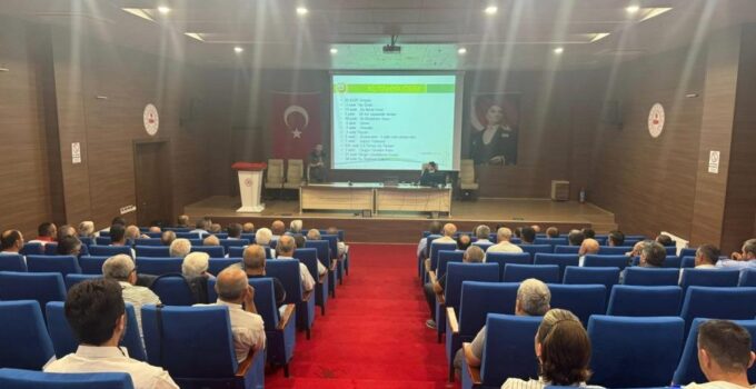 Muhtarlara ve biçerdöver sahiplerine yangınla mücadele eğitimi