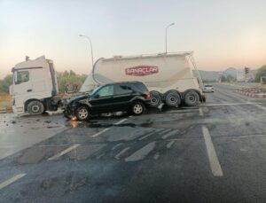 Otomobil ile tır çarpıştı:1 yaralı