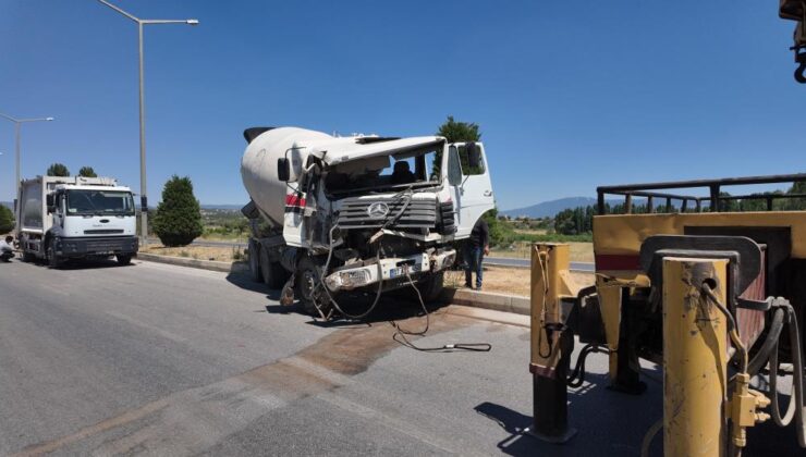 Beton mikseri tıra çarptı: 1 yaralı