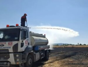 Biçerdöverden çıkan kıvılcım 500 dekar ekili alanı kül etti