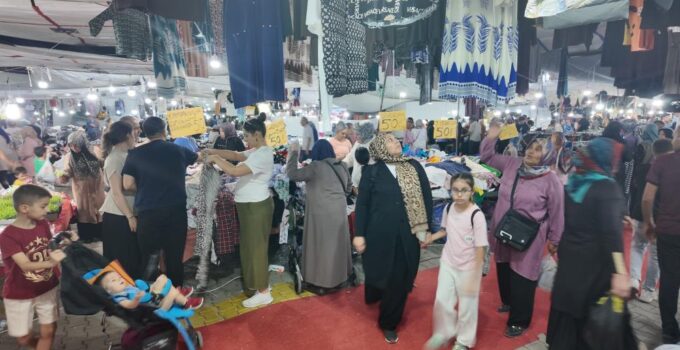 Tarhana Festivali’nde kıyafet pazarına yoğun ilgi