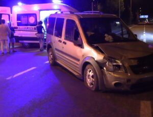 İki otomobil çarpıştı: 3 yaralı