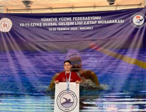 Kütahyalı genç yüzücü yeniden zirvede
