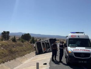 Devrilen TIR’ın sürücüsü yaralandı