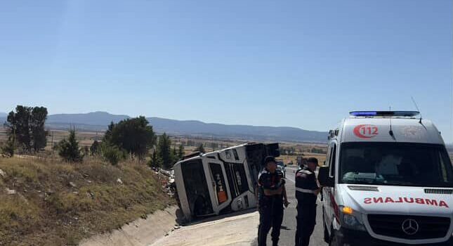 Devrilen TIR’ın sürücüsü yaralandı