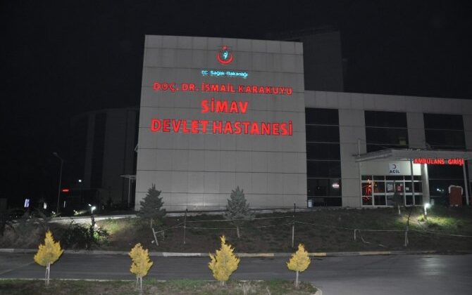 Ağaca çarpan motosikletteki genç hayatını kaybetti