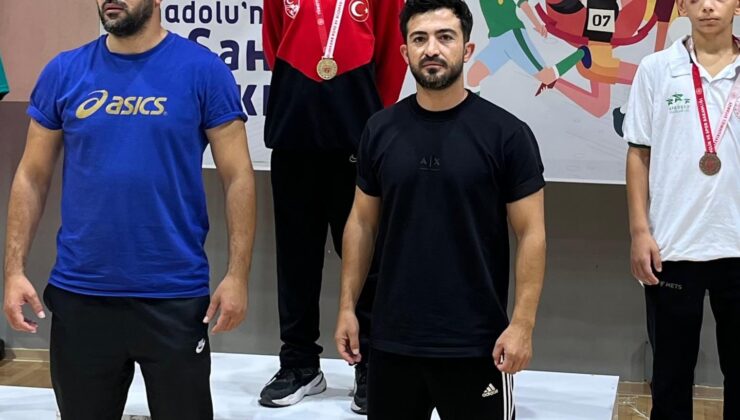 Tavşanlılı genç sporcudan minderde büyük zafer