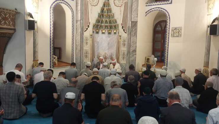Ulu Cami’de şehitler anıldı, yağmur duası yapıldı