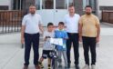 Trafik kazası geçiren çocuğa yeni bisiklet hediye edildi