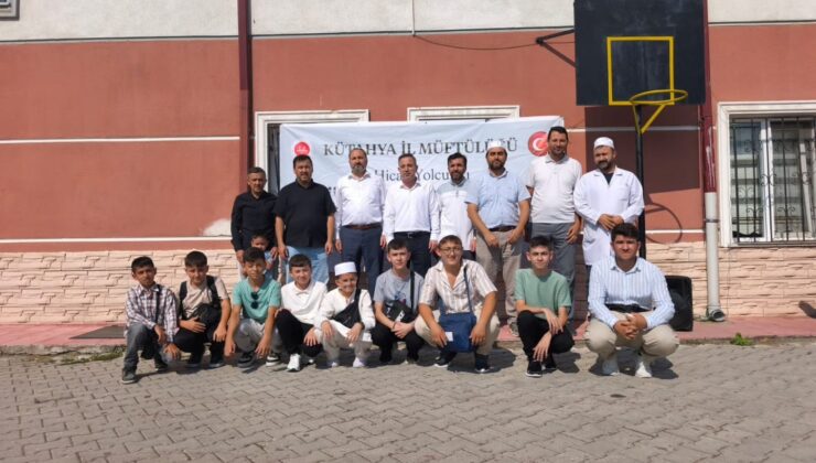 Umre ile ödüllendirilen öğrenciler kutsal topraklara uğurlandı