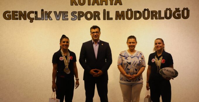 Müdür Küçük şampiyonluk yaşayan milli sporcuları ağırladı