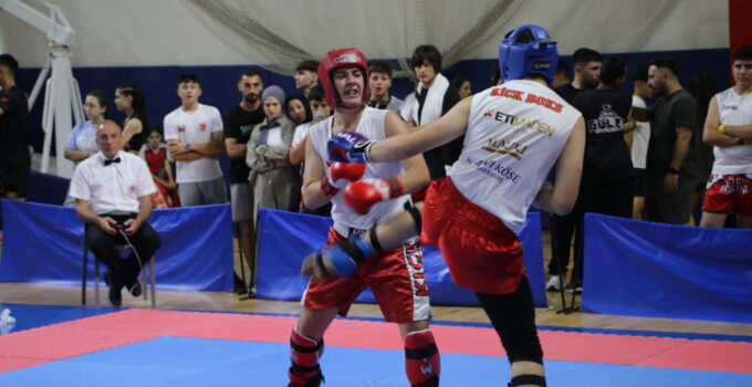 Zafer Kupası Kick Boks Turnuvası nefes kesti