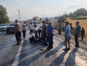 Motosiklet kazasında yola savrulan sürücü yaralandı