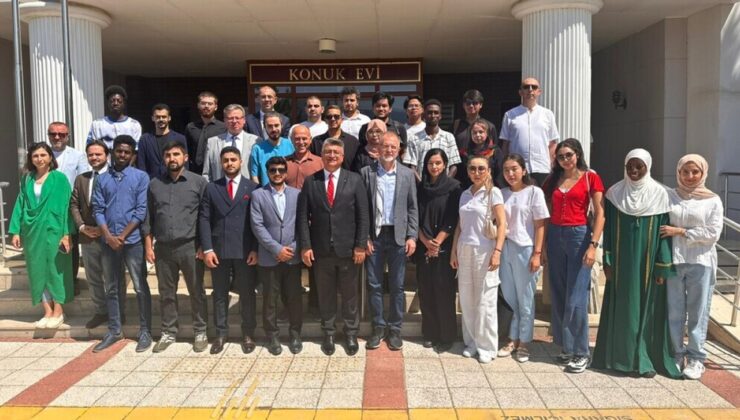 Rektör Kızıltoprak, yabancı uyruklu öğrencilerle buluştu