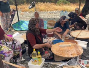 Kütahyalı kadınlardan yangın bölgesinde dayanışma örneği