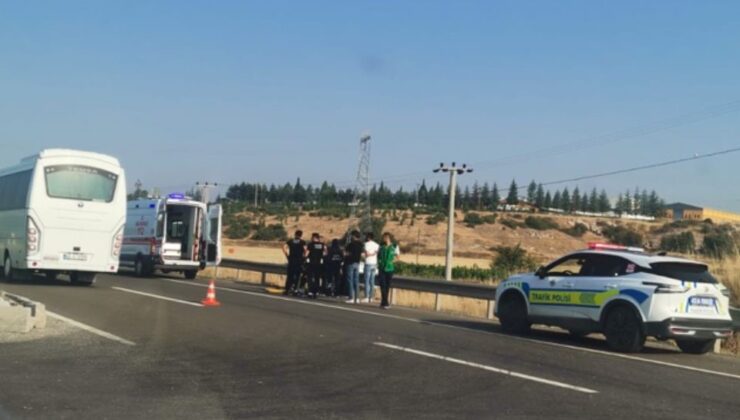 Bariyerlere çarpan otomobil takla attı: 2 yaralı