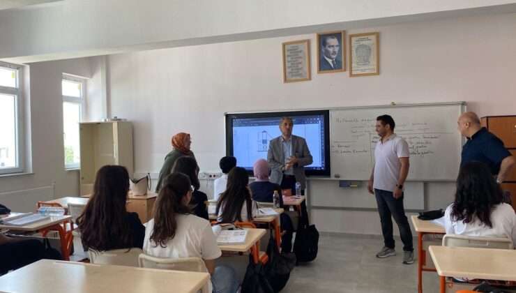 Müdür Yılmaz’dan Necip Fazıl Kısakürek Anadolu Lisesi’ne ziyaret