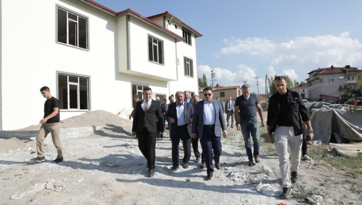 Köylüler kendi imkanlarıyla sosyal tesis yapıyor