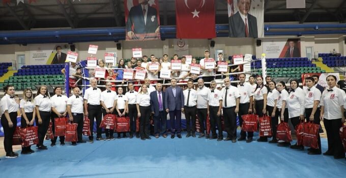 Kütahyalı kick boksçular Zafer Kupası’nda şampiyon oldu