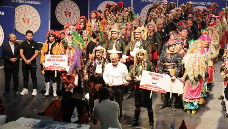 Kütahya halk oyunları ekibi Türkiye şampiyonu oldu