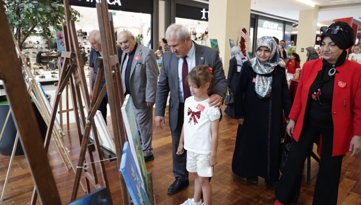 Minik öğrenciler 30 Ağustos ruhunu tuvale yansıttı