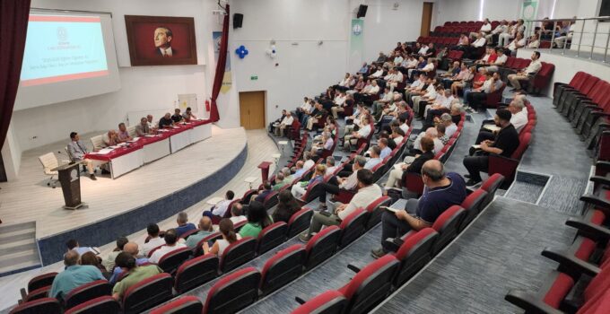 Okul ve kurum müdürleri toplantıda bir araya geldi
