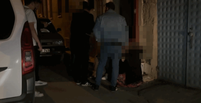 Kız arkadaşını rahatsız eden genci hastanelik ettiler: 2 gözaltı