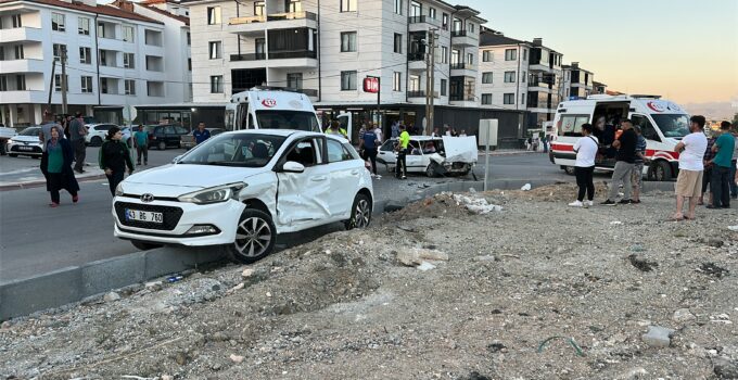 Yine aynı kavşak! Sürücü alkollü ve ehliyetsiz çıktı: 3 yaralı