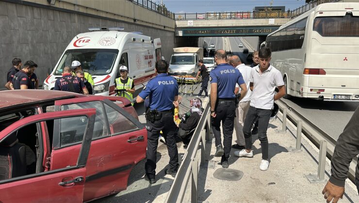 Bariyerlere çarpan otomobil hurdaya döndü: 2 yaralı