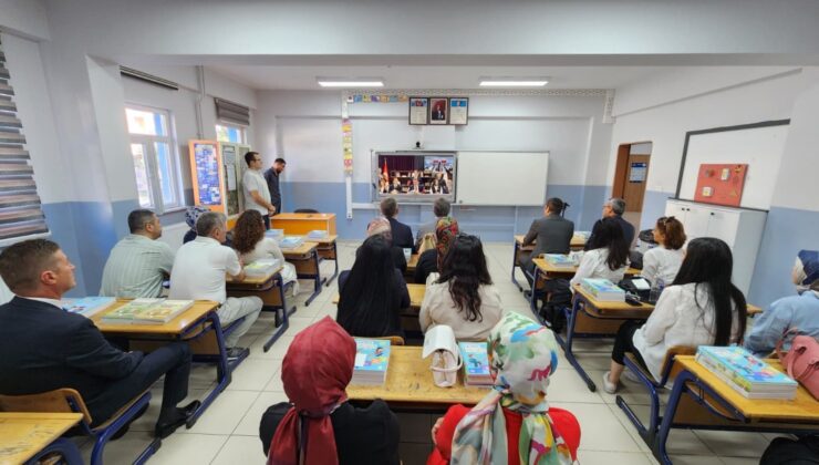 Bakan Yusuf Tekin canlı yayınla öğretmenlere seslendi