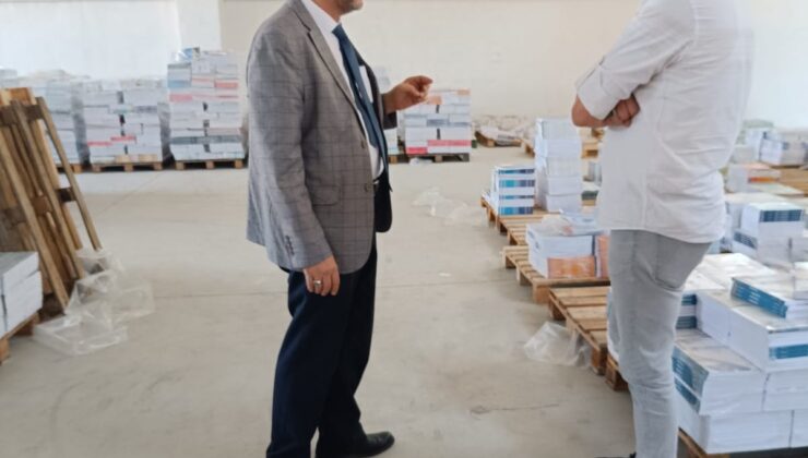 Müdür Yılmaz, kitap deposundaki çalışmaları inceledi