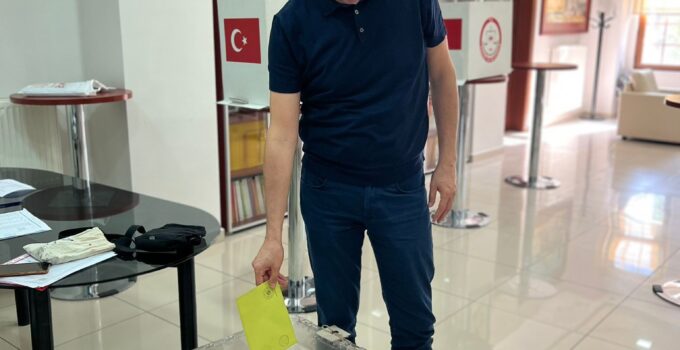 Kütahya Eczacı Odası’nda Cahit Ceylan güven tazeledi