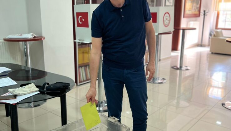 Kütahya Eczacı Odası’nda Cahit Ceylan güven tazeledi
