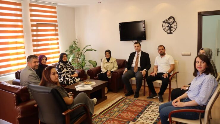 Başkan Erenler’den Eczacılar Odası’na hayırlı olsun ziyareti