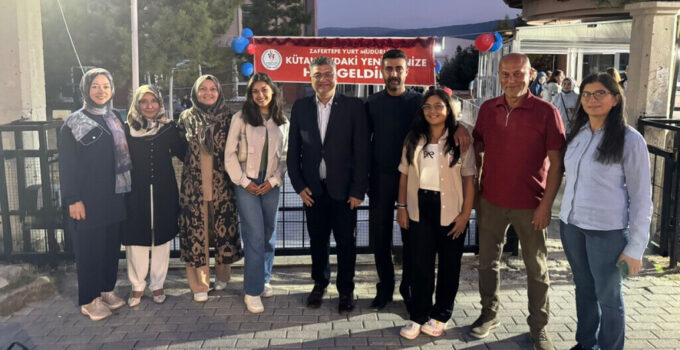 DPÜ yeni öğrencilerini otogarda karşıladı