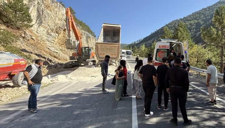 Toz dumanının arasında kalan işçiye otomobil çarptı