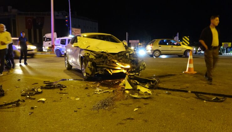 Kamyona çarpan otomobildeki 3 kişi yaralandı
