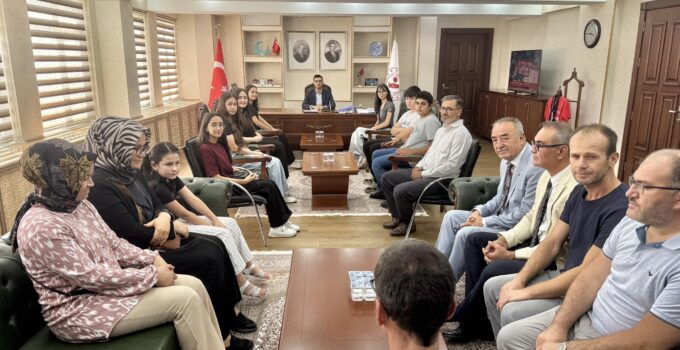 Kaymakamı Çelik, başarılı öğrencilerle buluştu