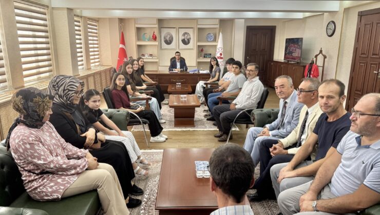 Kaymakamı Çelik, başarılı öğrencilerle buluştu