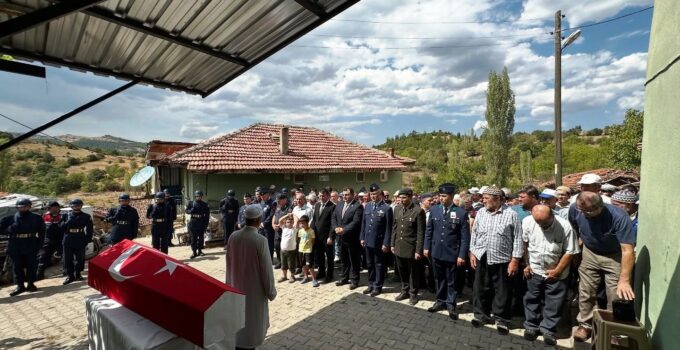 Kıbrıs gazisi Hidayet Tay ebediyete uğurlandı