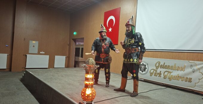 ‘Yeşil vatan’ konulu Hacivat Karagöz oyunu öğrencilerle buluştu