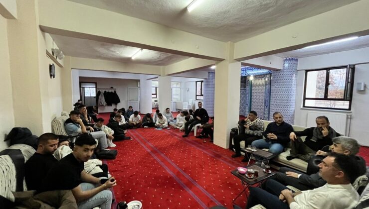 Şanlıurfalı gençler Üniversite Gençlik Merkezi’nde ağırlandı