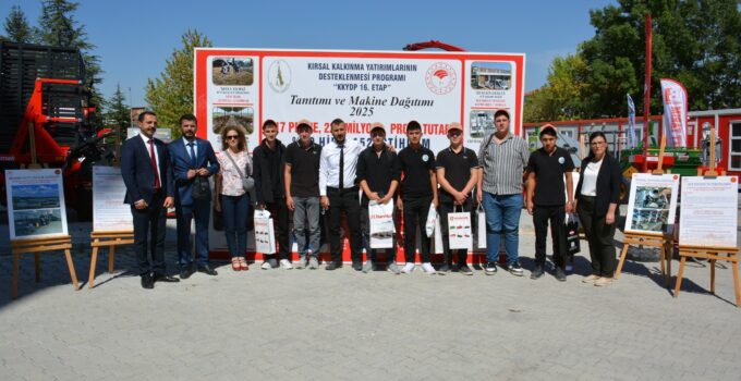 Lise öğrencilerine tarım makineleri tanıtıldı