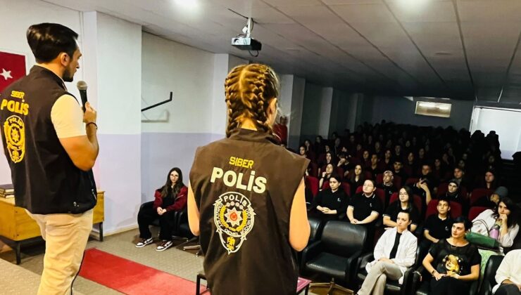 Siber ekipleri öğrencileri bilgilendirdi