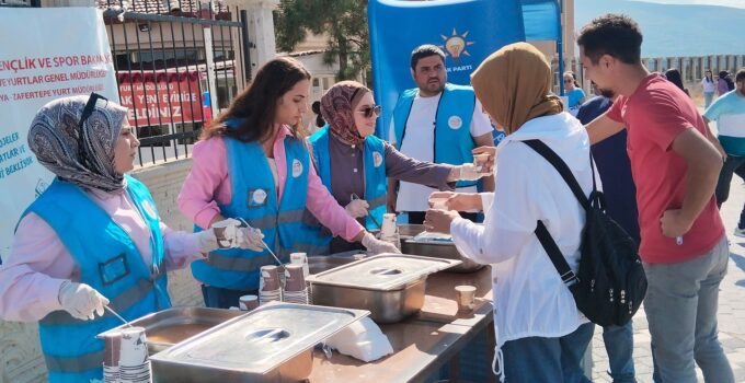 AK Gençlik, üniversite öğrencilerini çorba ikramıyla karşıladı