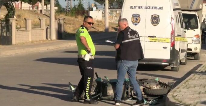 Minibüs ile motosiklet çarpıştı: 2 yaralı
