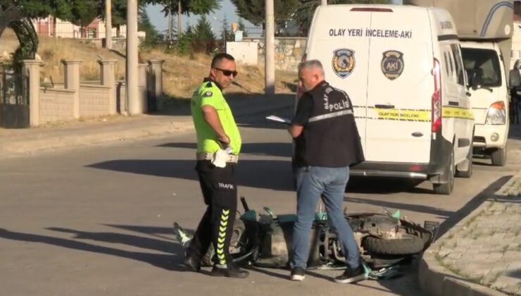 Minibüs ile motosiklet çarpıştı: 2 yaralı